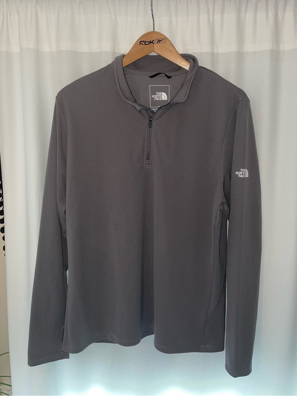The North Face gray ambition 1/4 zip women’s XL lightweight pullover logo TNF